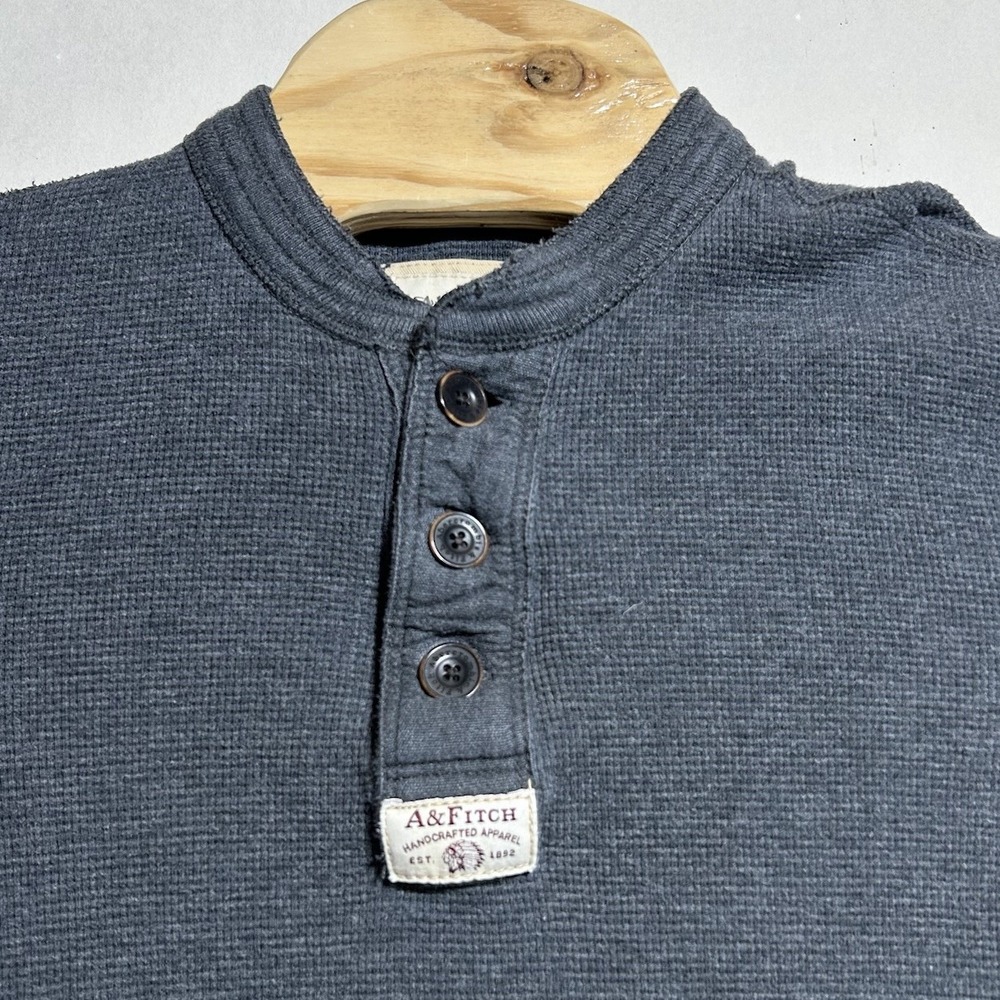 Mens Vtg Y2K Abercrombie & Fitch Henley 3 Button Muscle Long Sleeve S Distressed - Picture 2 of 5